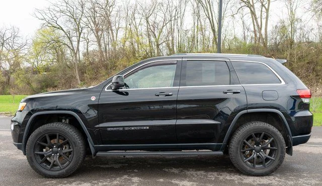 Used 2020 Black Jeep Laredo E image 9