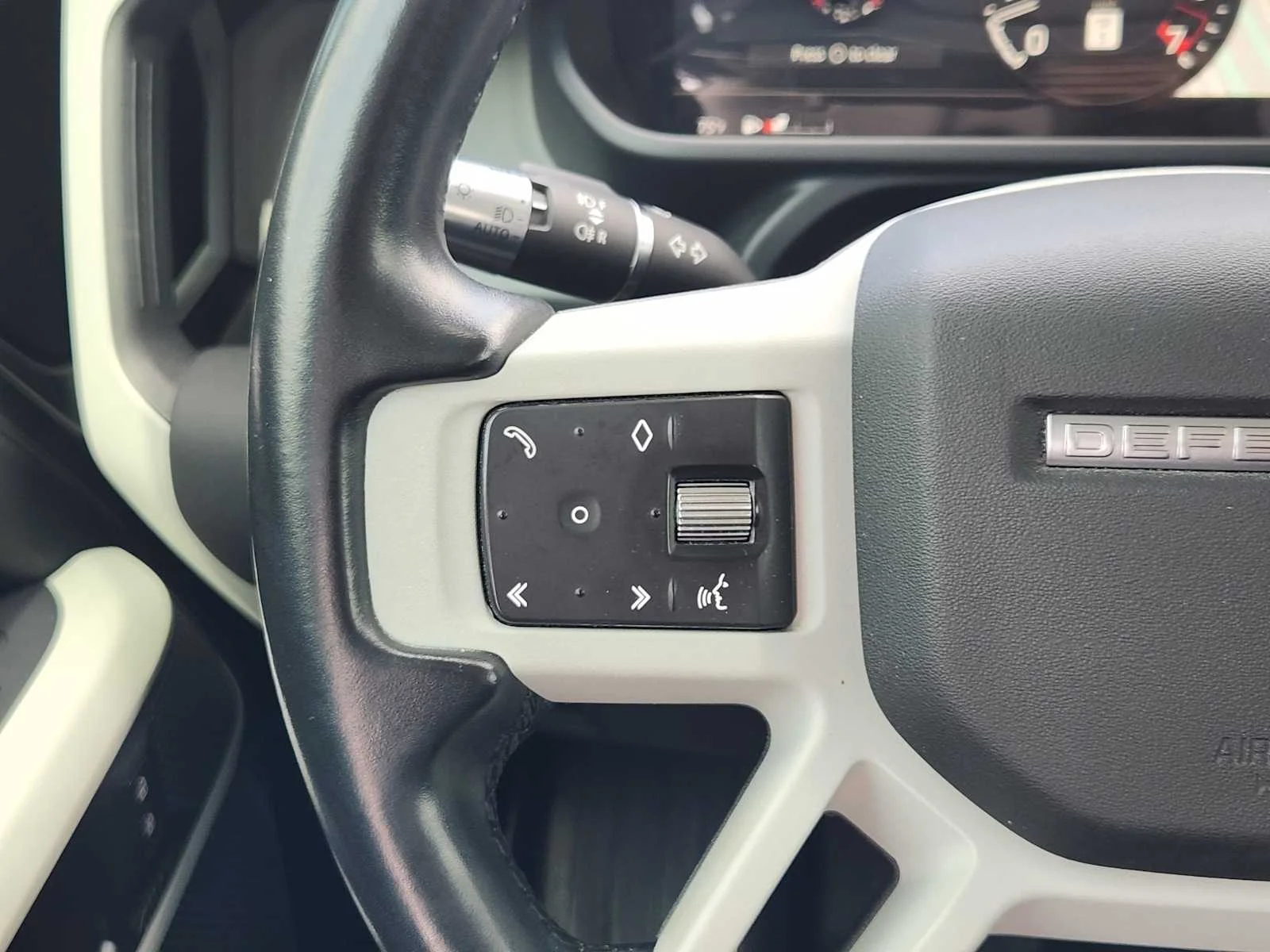 Used 2022 Eiger Grey Metallic Land Rover SE image 29