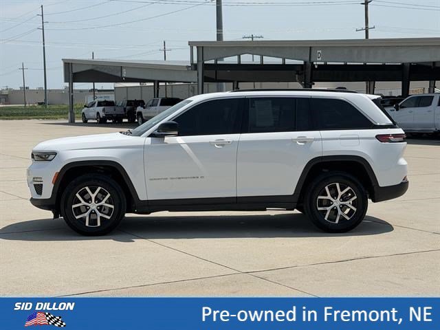 Used 2024 Bright White Clearcoat Jeep Limited image 8