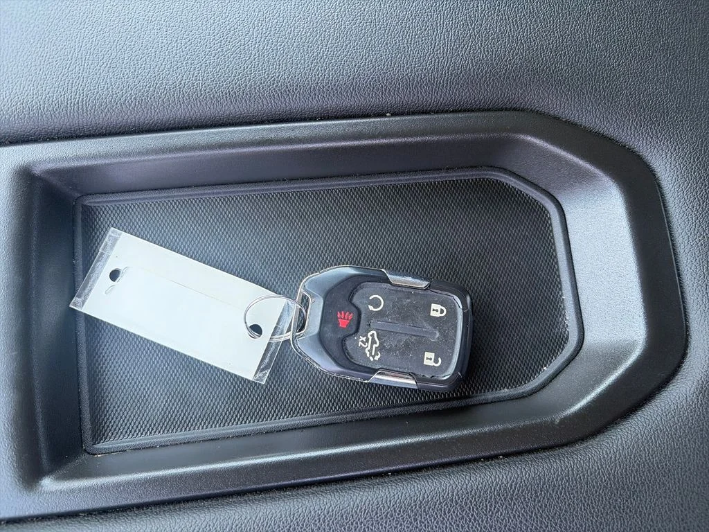 Used 2020 White Chevrolet LT image 28