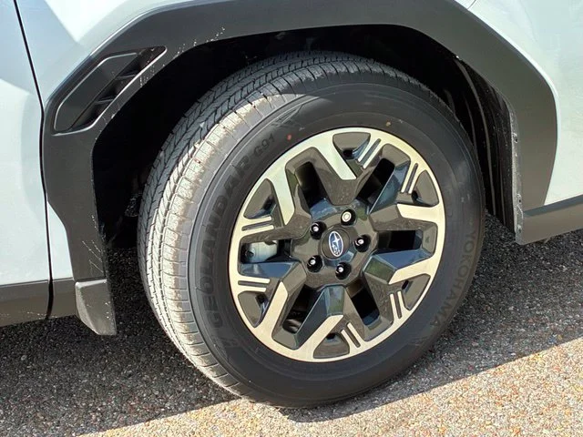 New 2026 CRYSTAL WHITE PEARL Subaru Premium image 31