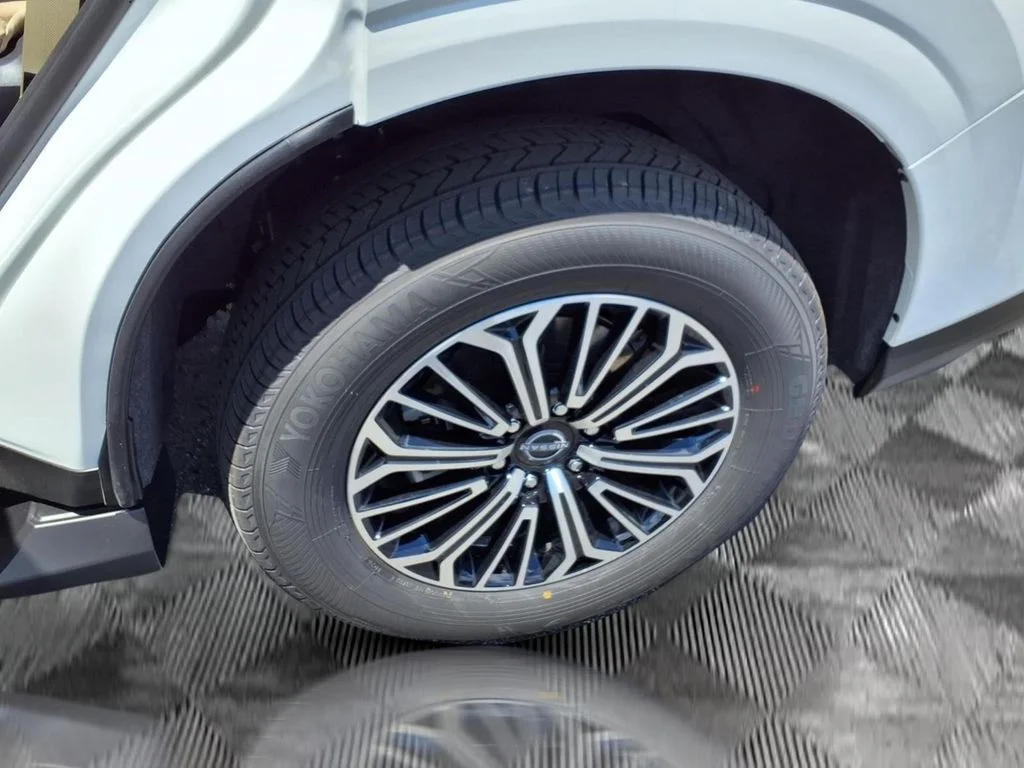 New 2026 Aspen White TriCoat Nissan Platinum image 24