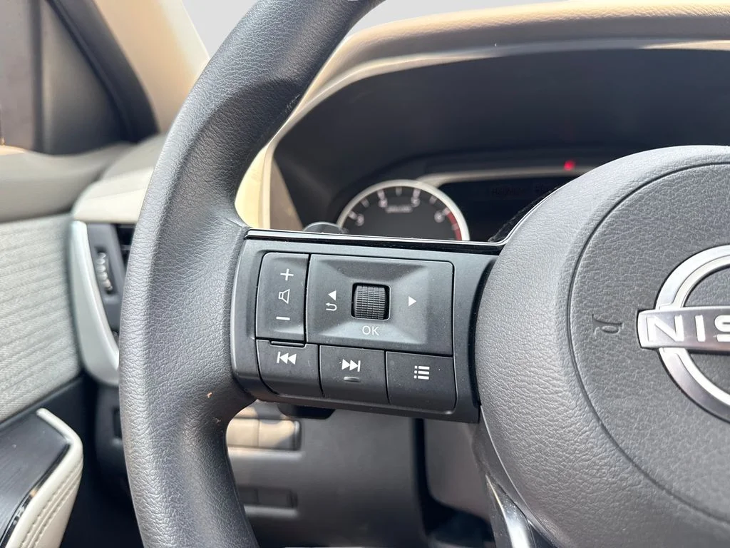 Used 2023 White Nissan SV image 15