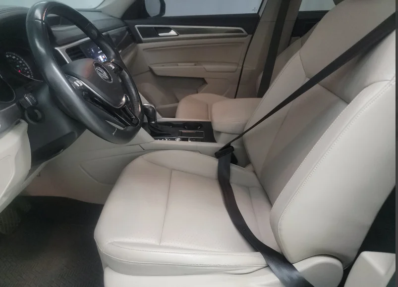Used 2019 White Volkswagen 2.0T SE w/Technology image 9