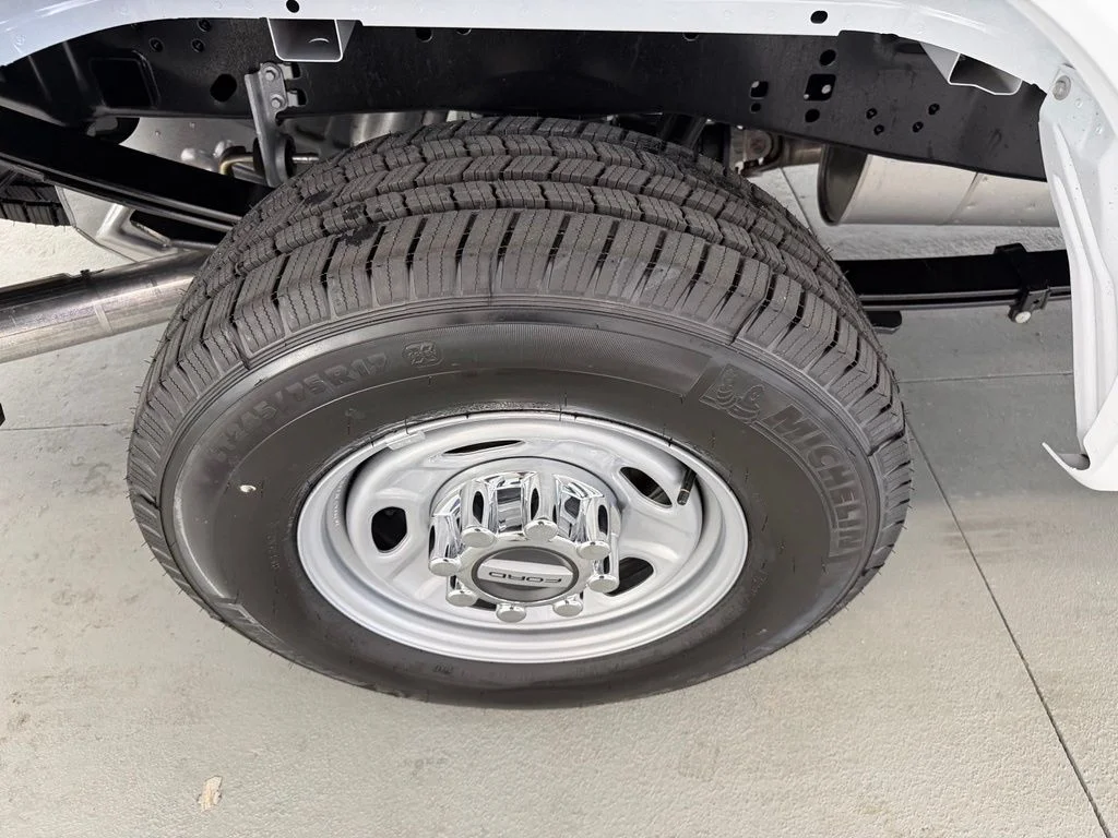 New 2027 Oxford White Ford F-250® XL image 5