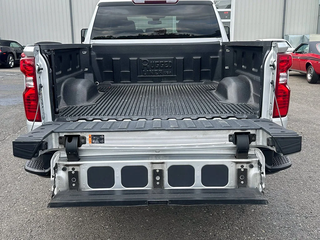 Used 2022 Silver Chevrolet Custom image 5