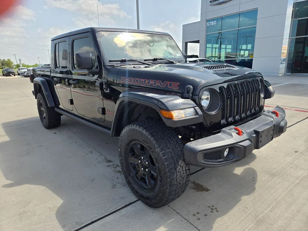 Used 2022 Black Jeep Mojave image 1