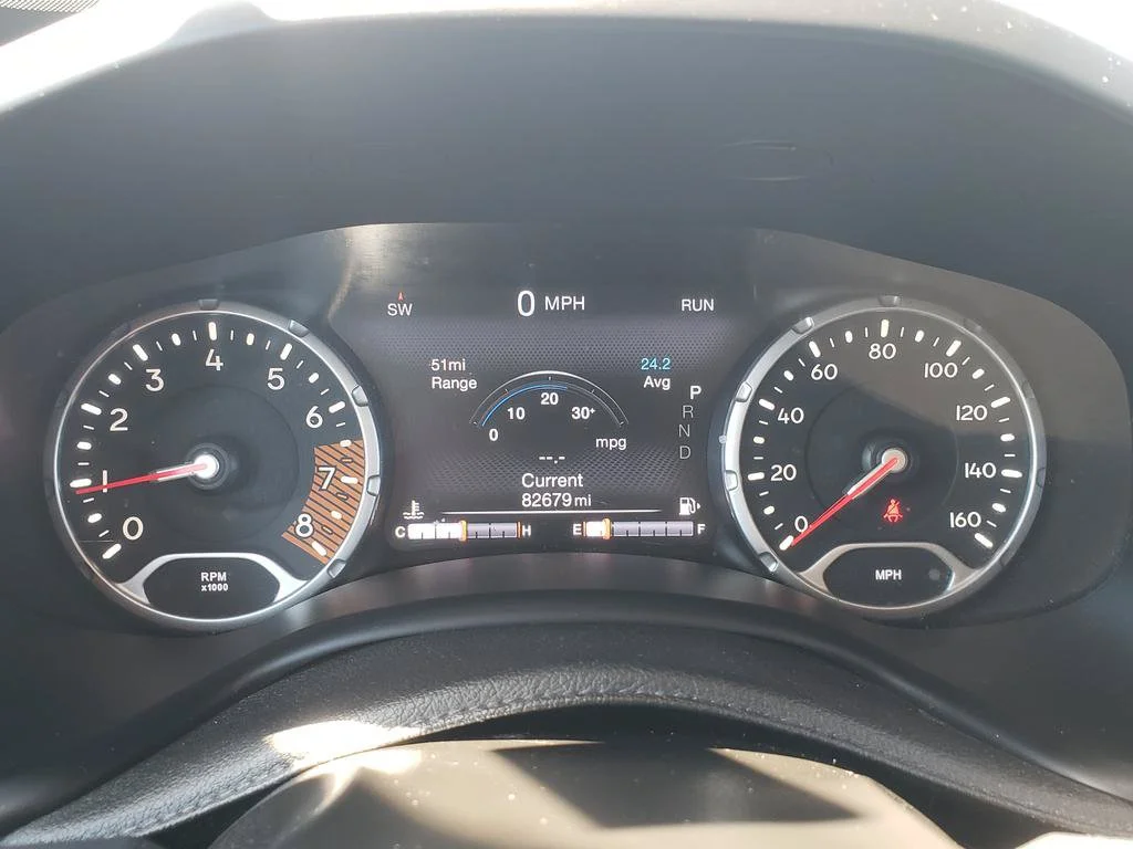 Used 2021 Colorado Red Clearcoat Jeep Latitude image 24