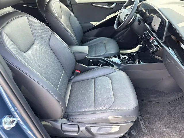 Used 2024 Mineral Blue Kia SX image 17