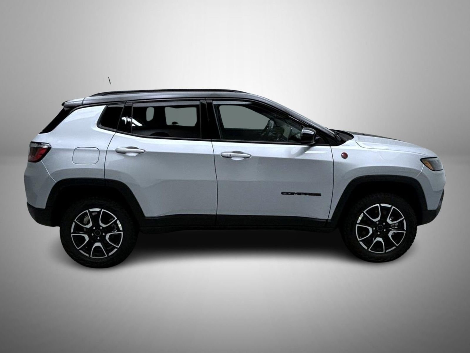 New 2026 Silver Zynith Metallic Clear-Coat Exterior Paint Jeep Trailhawk image 4