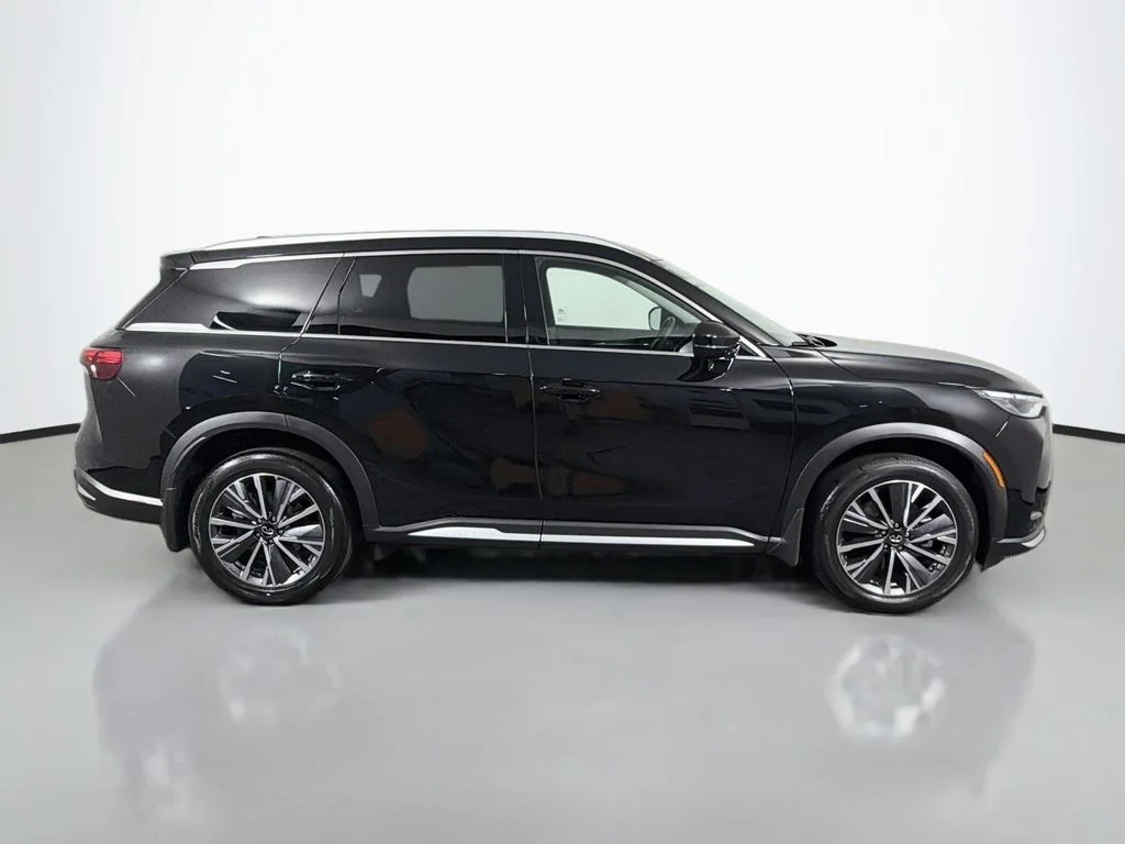 Used 2026 Black INFINITI LUXE image 8