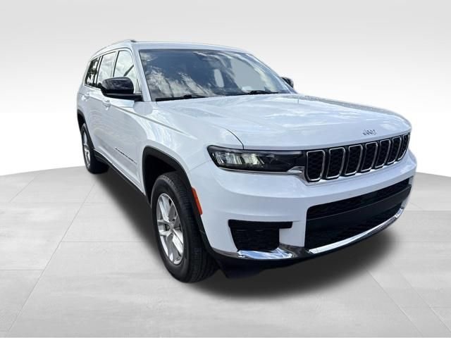 Used 2022 White Jeep Laredo image 2
