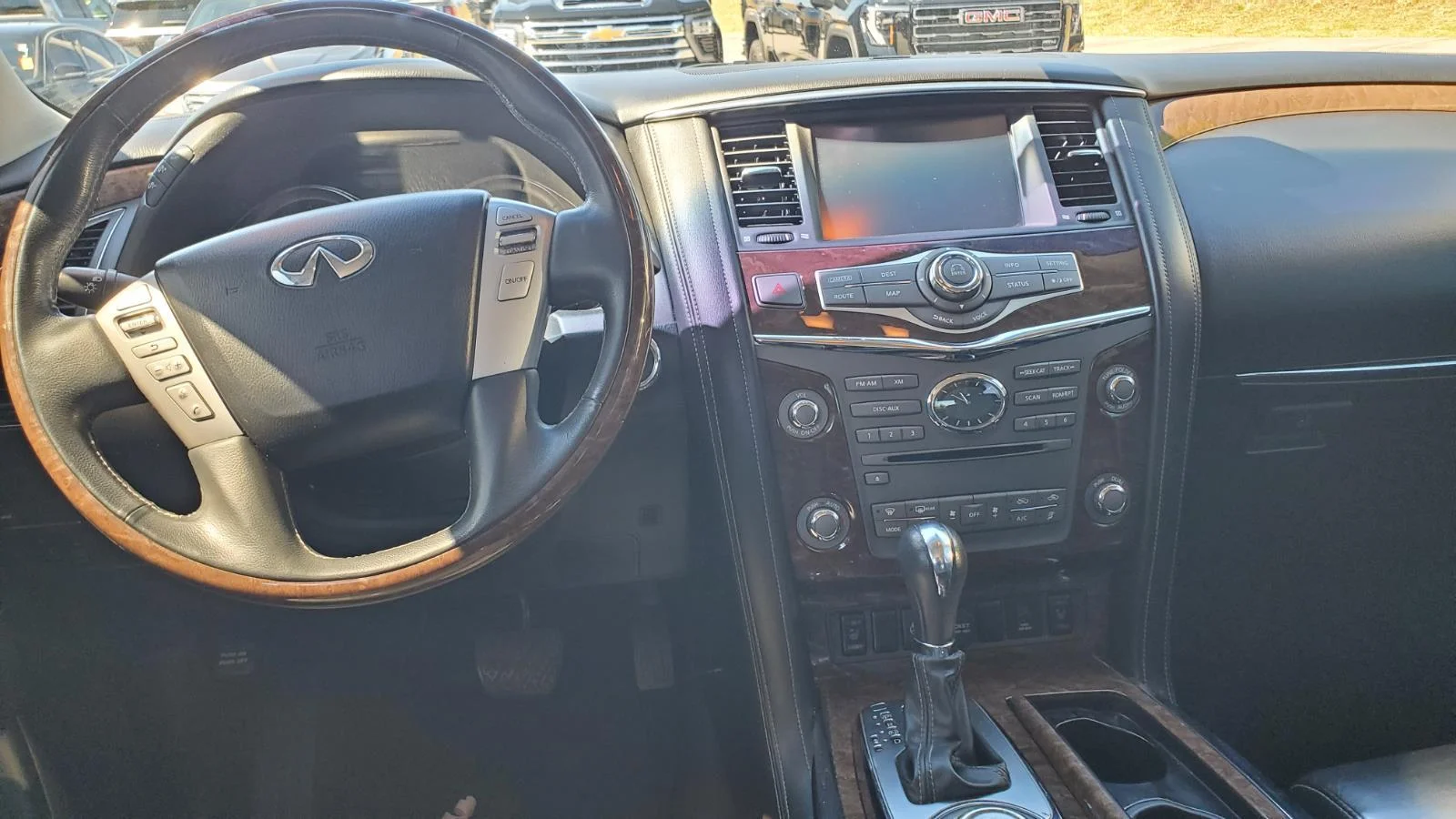 Used 2017 Liquid Platinum INFINITI Limited 4WD image 8