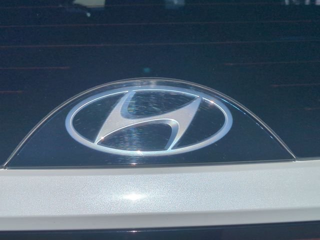 Used 2023 White Hyundai SEL image 28