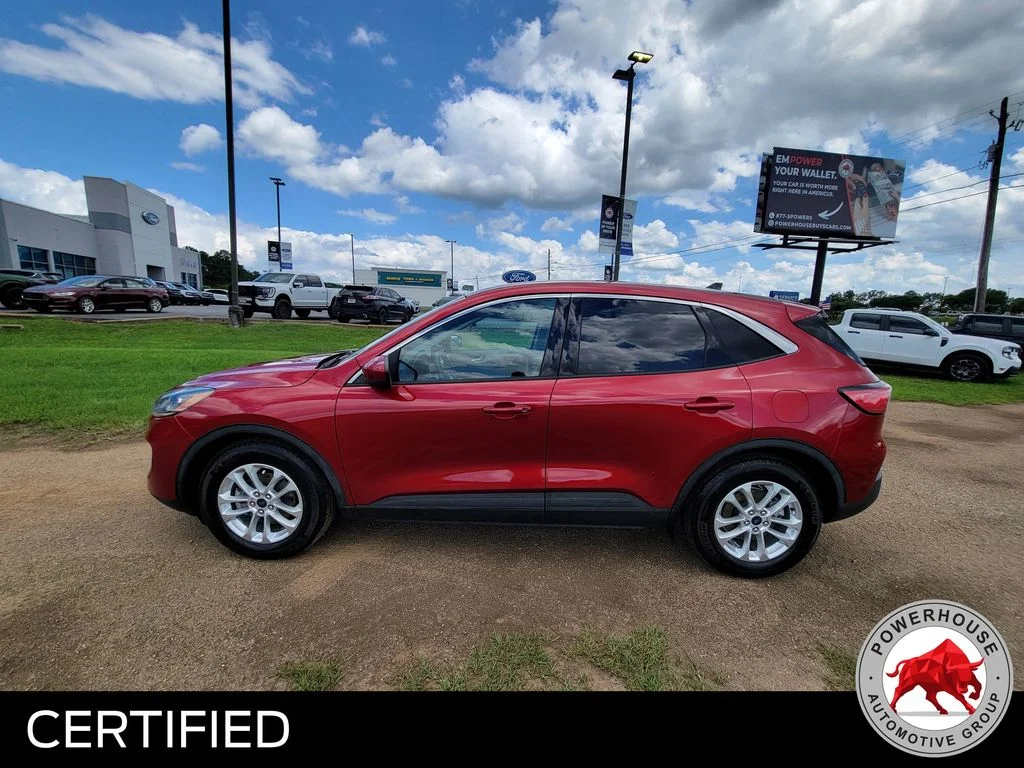 Used 2020 Red Ford SE image 3