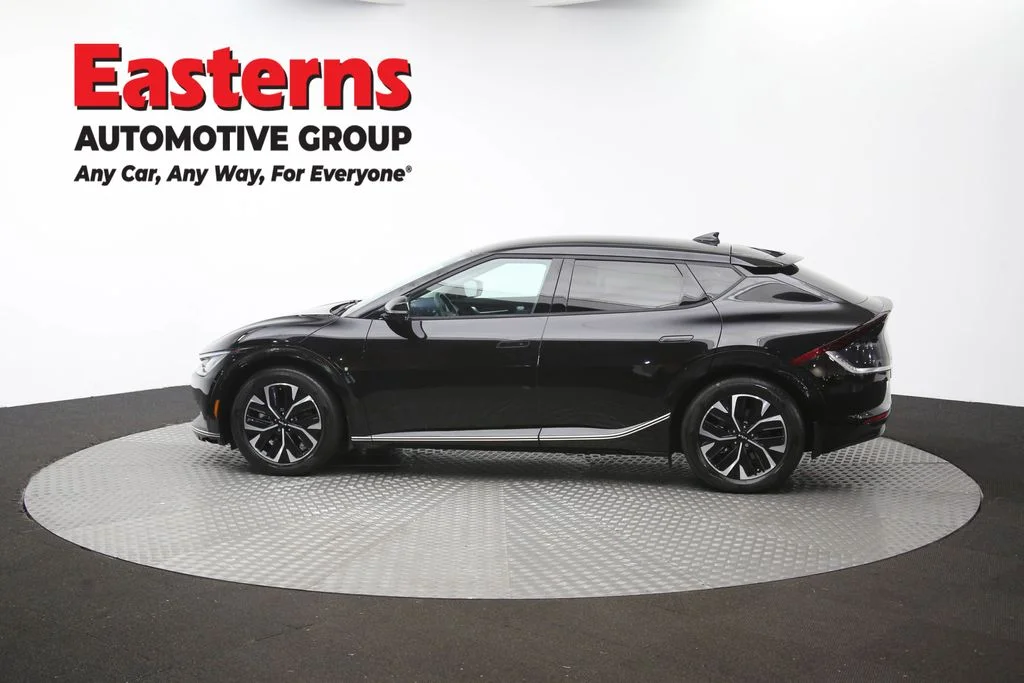 Used 2023 Black Kia Wind image 62