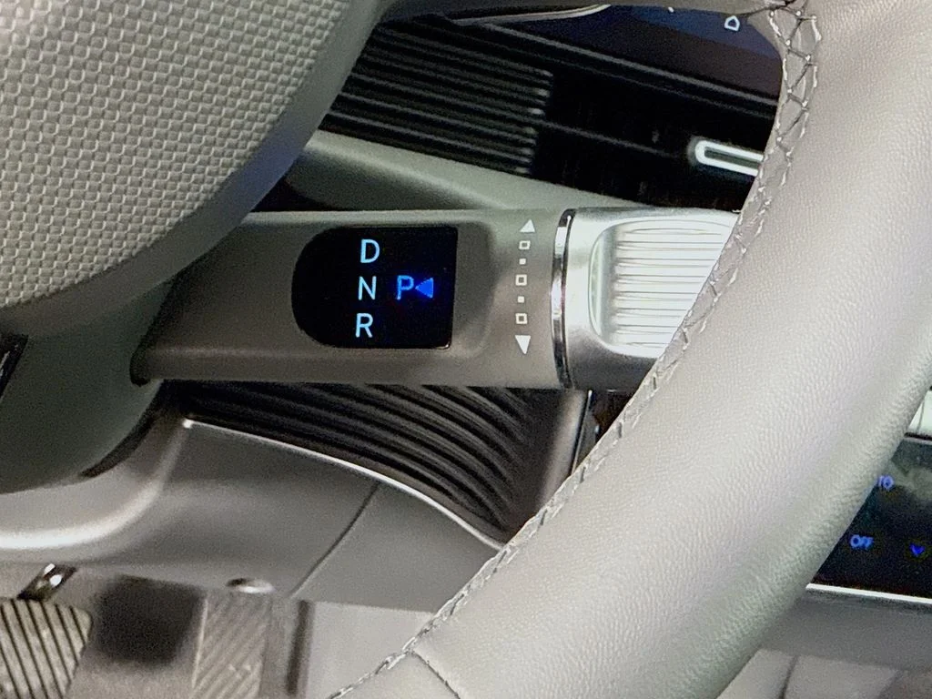 Used 2025 White Hyundai SEL image 17