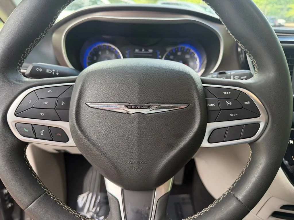 Used 2023 Crystal Metallic Chrysler LX image 18