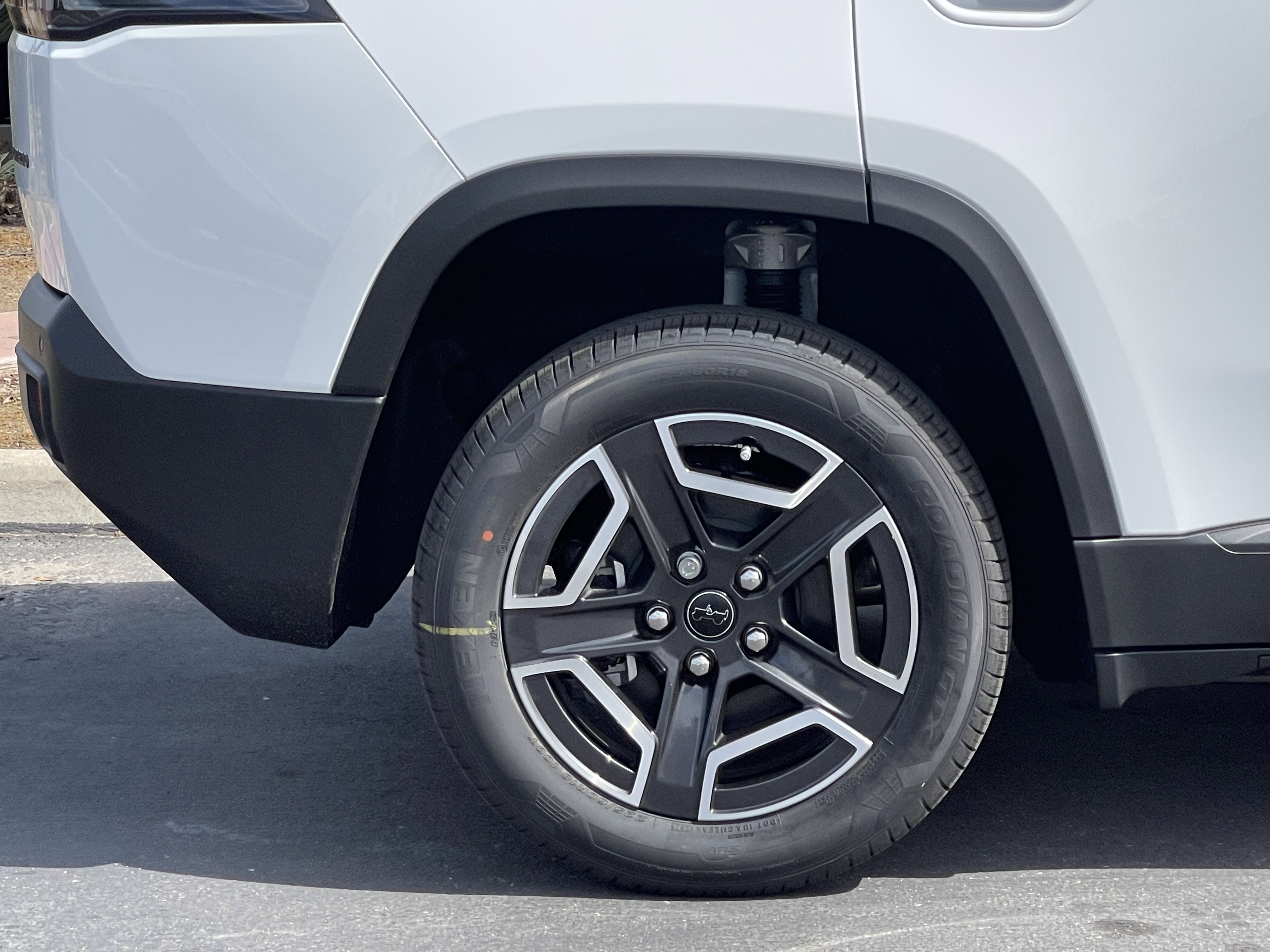 New 2026 Bright White Clear-Coat Exterior Paint Jeep Laredo image 10