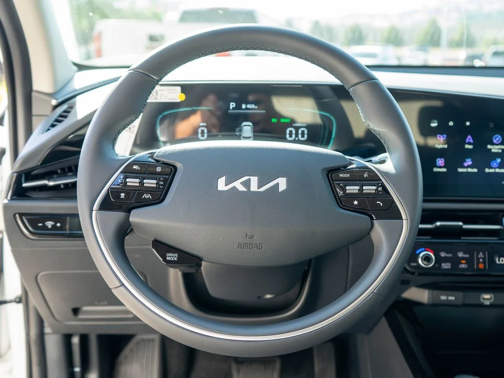 New 2026 Snow White Pearl Kia EX image 14