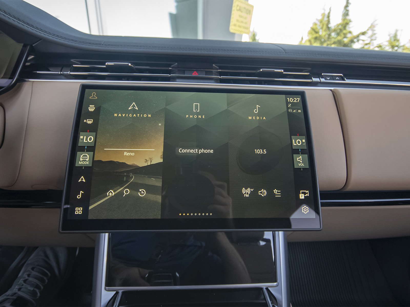New 2026 Santorini Black Land Rover SE image 19