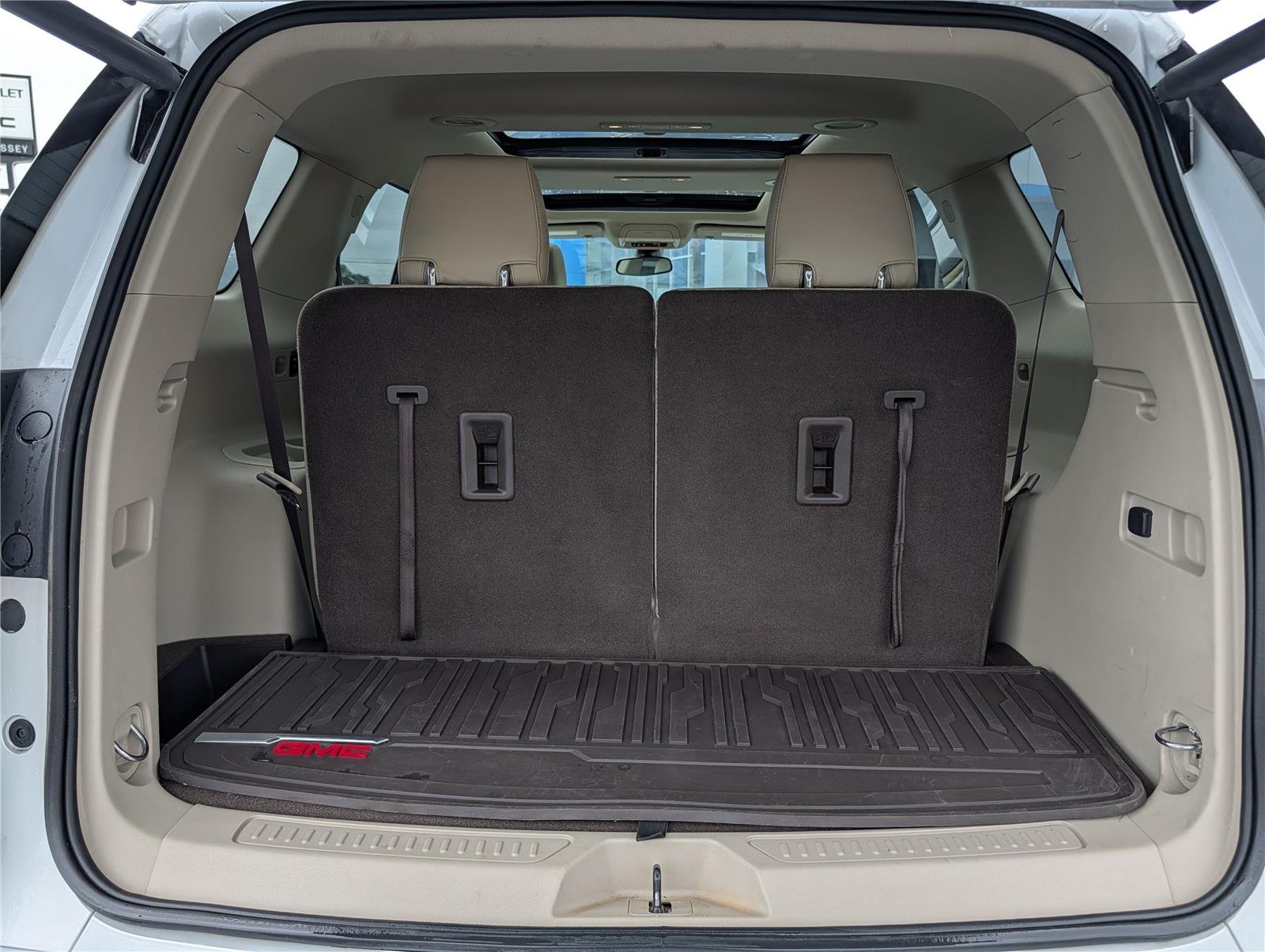 Used 2018 White Frost Tricoat GMC Denali image 36