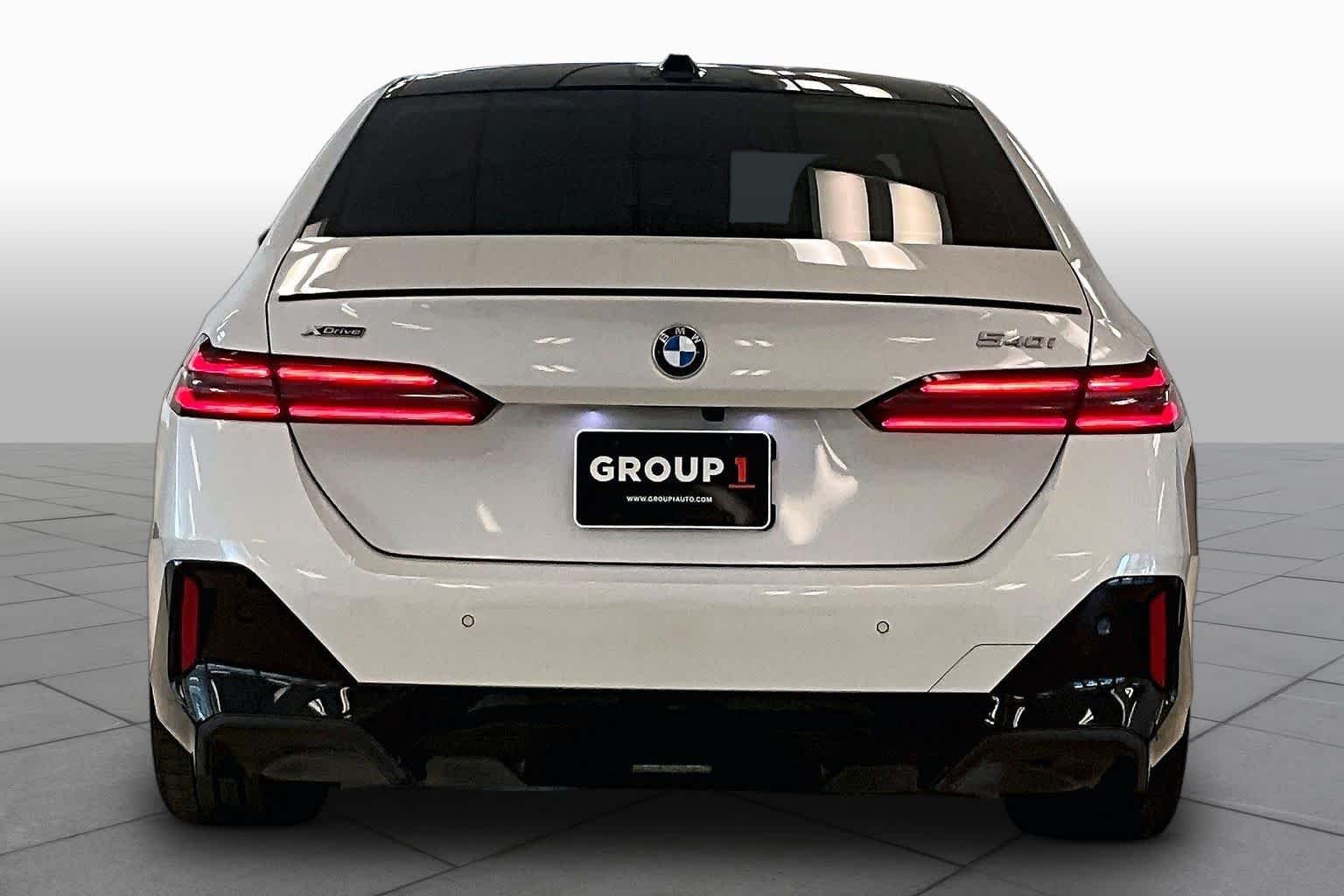 Used 2024 Mineral White Metallic BMW 540i xDrive image 4