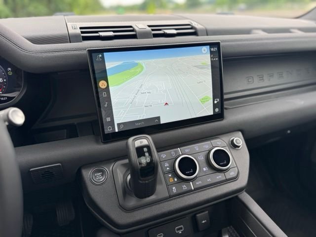 Certified Used 2023 Black Land Rover X-Dynamic SE image 17