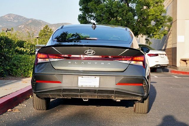 Used 2026 Gray Hyundai SEL Sport image 8