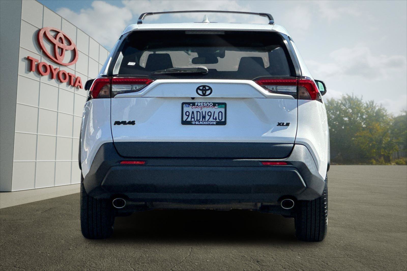 Used 2022 White Toyota XLE image 4