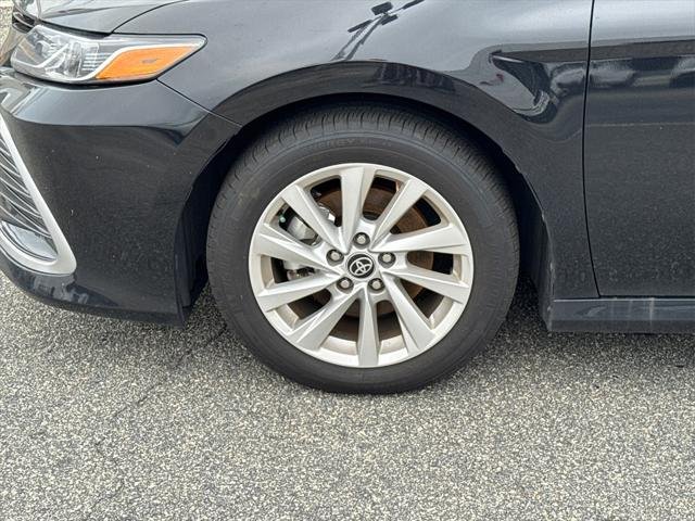 2024 Toyota Camry LE - Photo 11