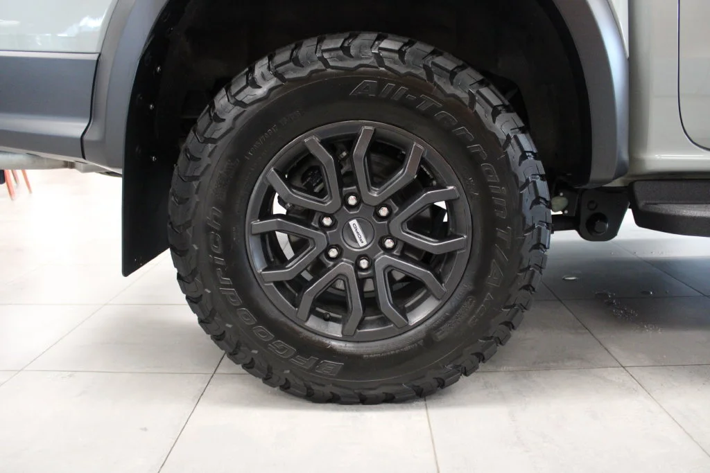 Used 2024 Cactus Green / Gray Ford Raptor image 12