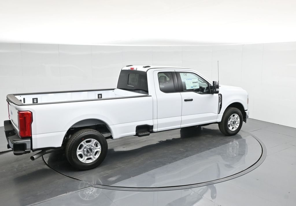 New 2026 Oxford White Ford XLT image 32