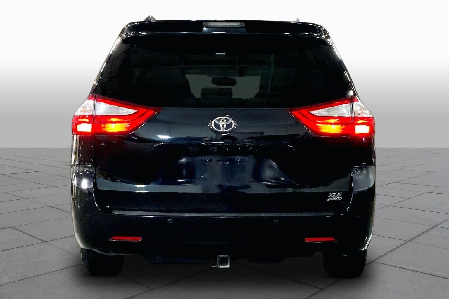 Used 2017 Midnight Black Metallic Toyota XLE image 5