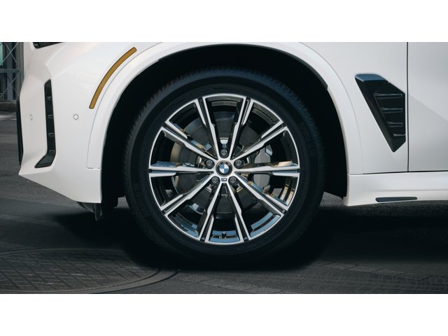 New 2026 White Metallic BMW xDrive40i image 7