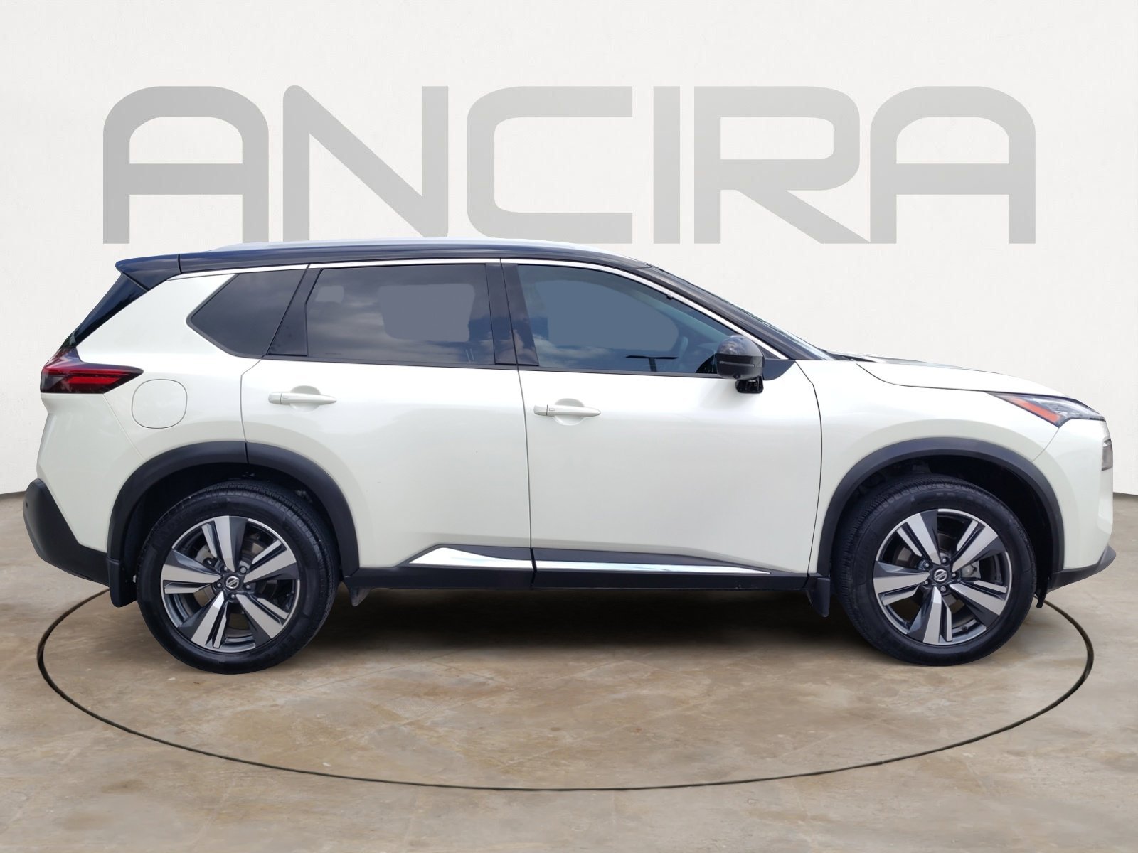 Used 2021 Pearl White Tricoat/Super Black Nissan SL image 14