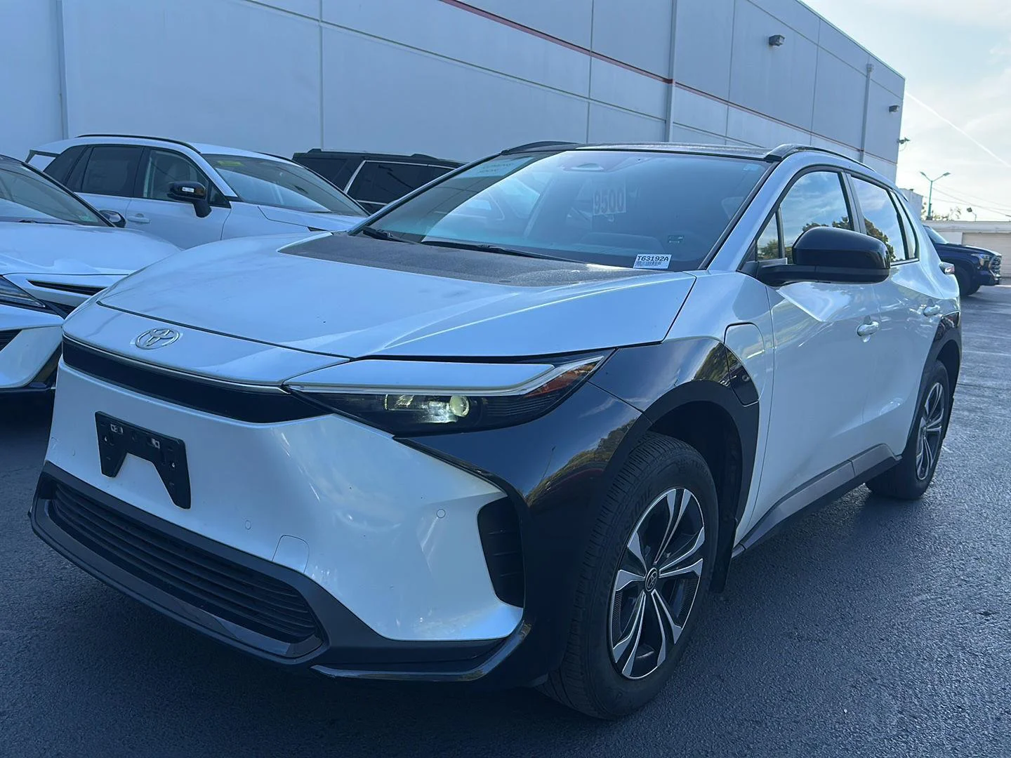 Used 2024 Wind Chill Pearl Toyota XLE image 1