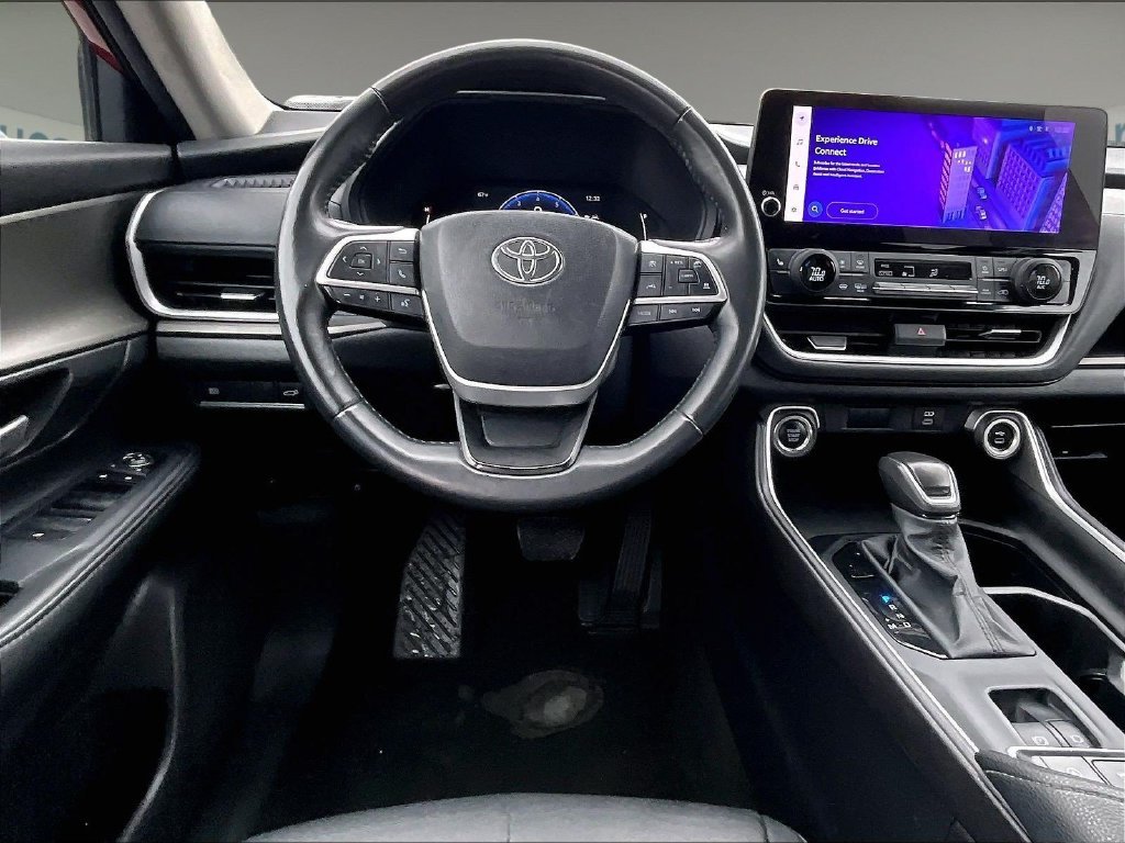 Used 2025 Red Toyota XLE image 18