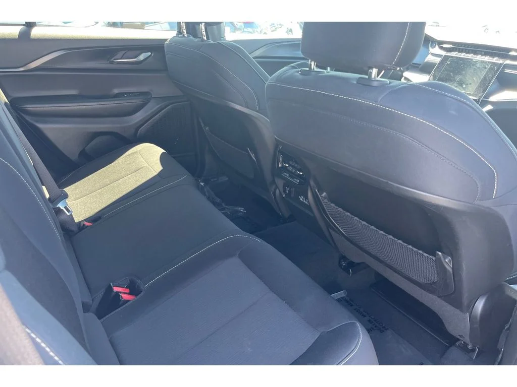 Used 2024 BRIGHT WHITE CLEARCOAT Jeep Laredo image 18