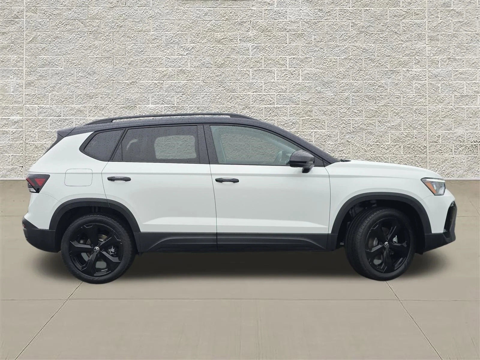 New 2026 Pure White w/Deep Black Roof Volkswagen SE Black image 8