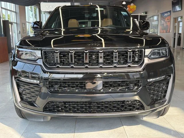 New 2026 Diamond Black Crystal Pearl-Coat Exterior Paint Jeep Summit image 2