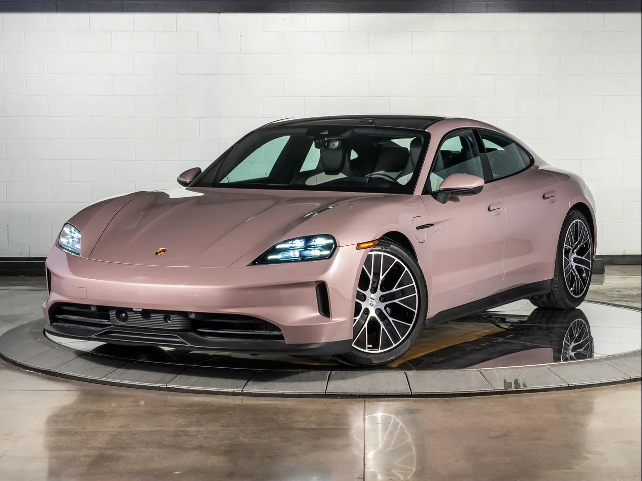 Used 2025 Red Porsche 4 image 1