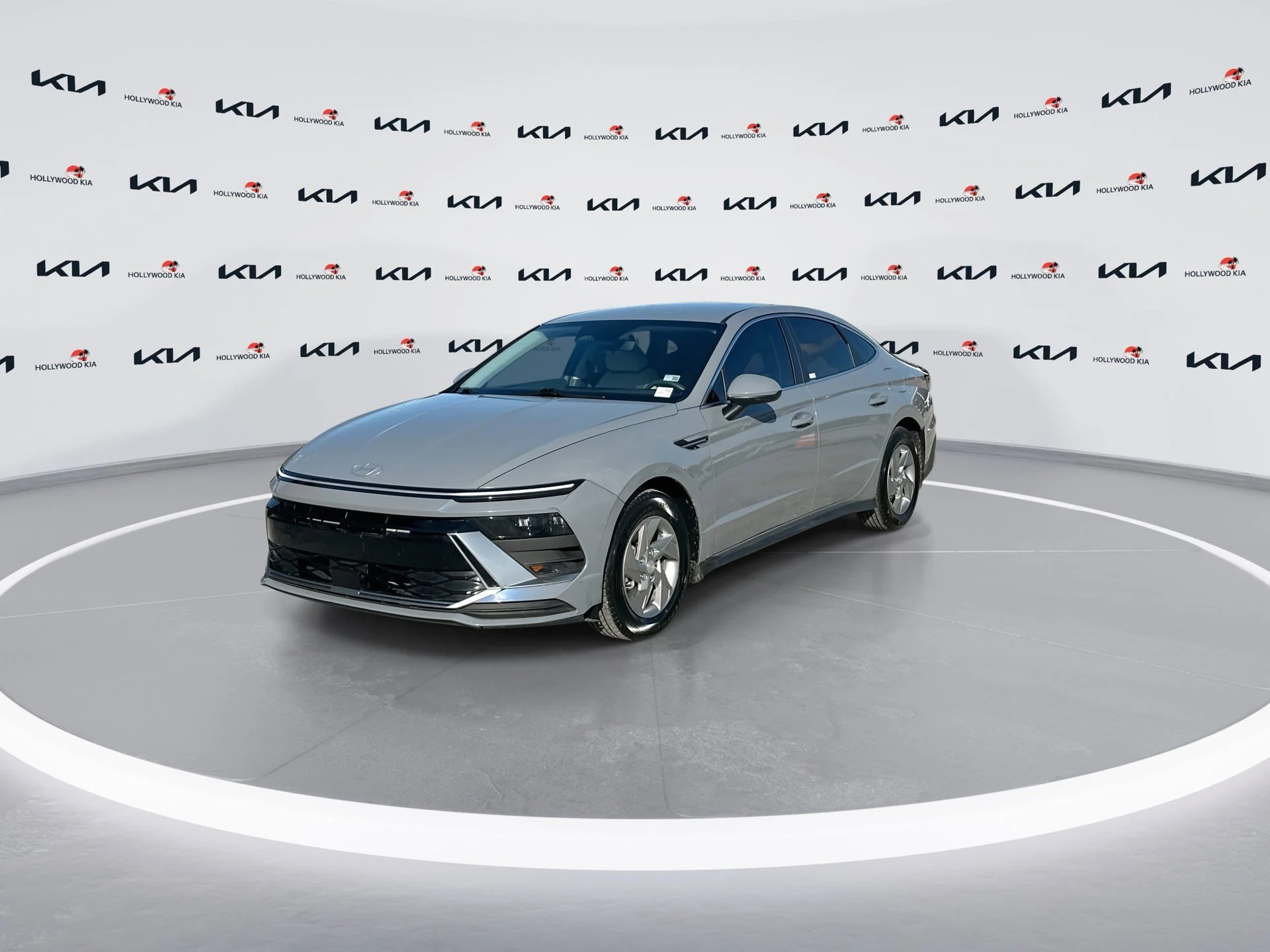 Used 2025 Transmission Blue Hyundai SE image 4