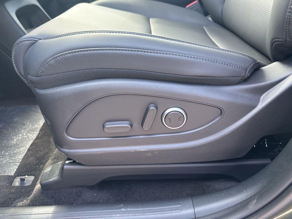 New 2026 Silver Hyundai SEL 8P image 10