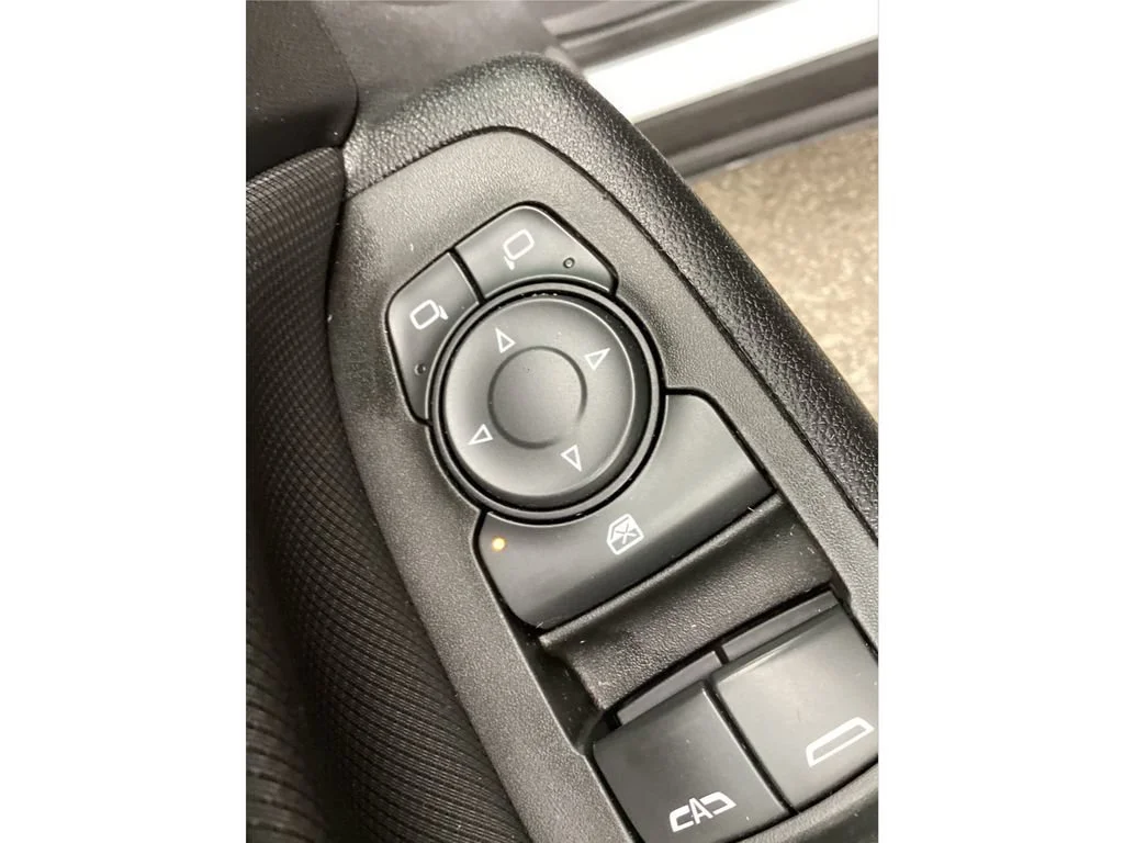 Used 2022 Summit White Chevrolet RS image 37