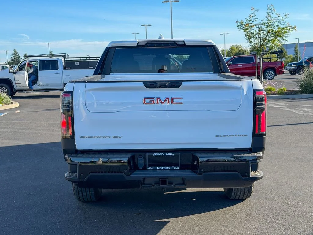 New 2026 Summit White GMC Elevation Extended Range image 9