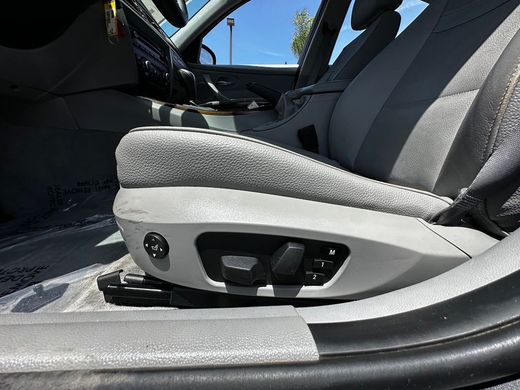 Used 2011 Silver BMW 328i xDrive image 23