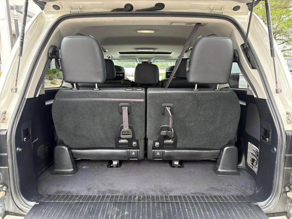 Used 2018 Blizzard Pearl Toyota  image 35
