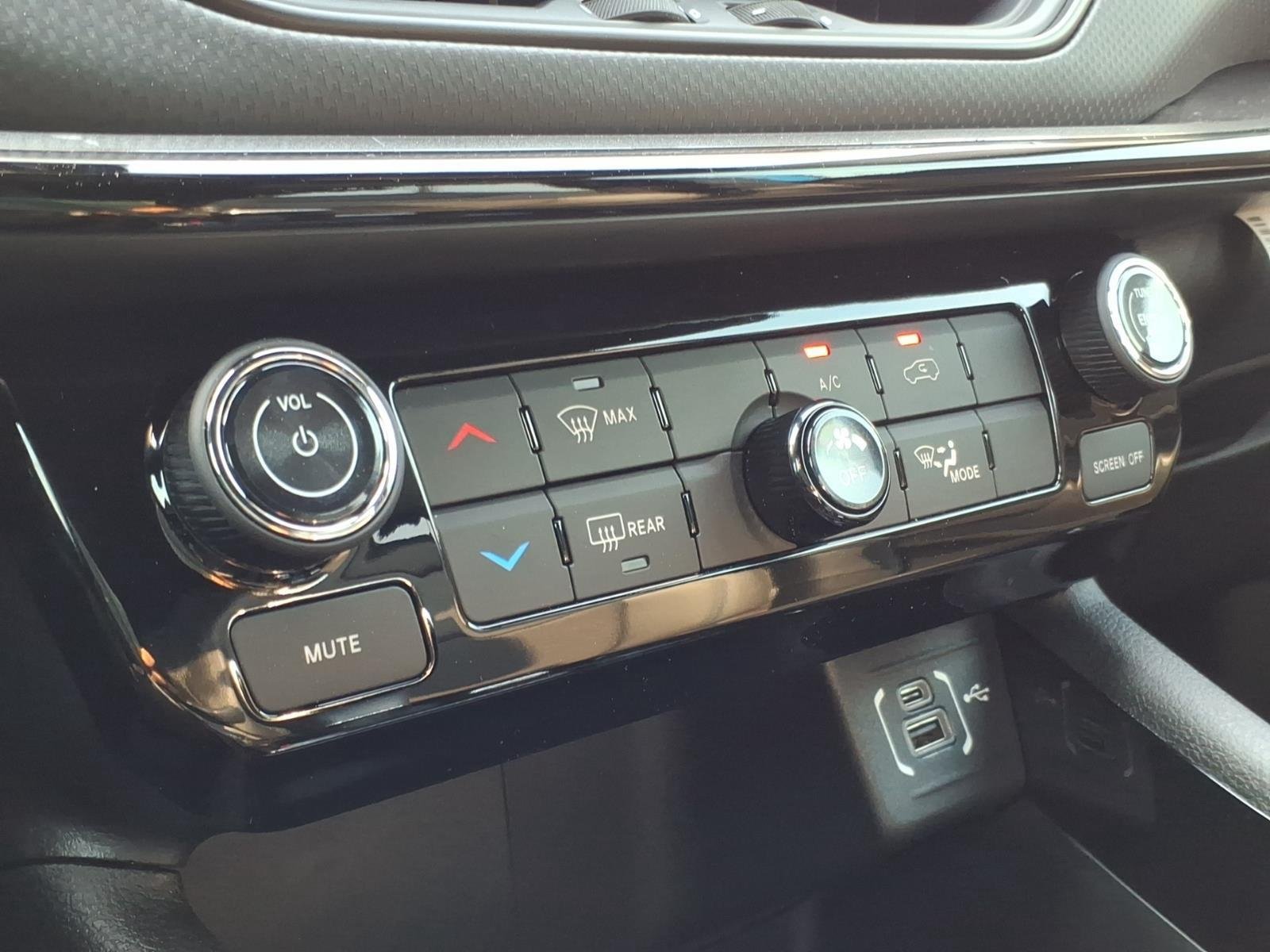 New 2026 Hydro Blue Pearl-Coat Exterior Paint Jeep Latitude Altitude image 24
