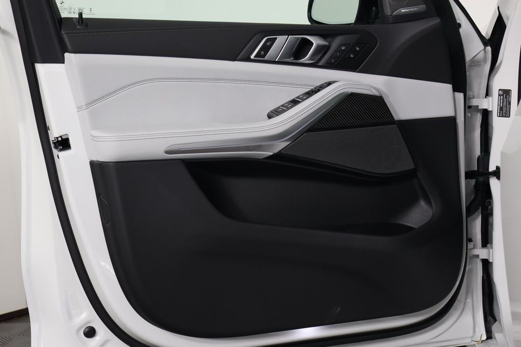 New 2026 Mineral White Metallic BMW M60i image 7